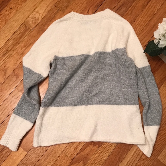 ❤️BASS: White & Gray Coziest Sweater Ever! - Picture 5 of 8